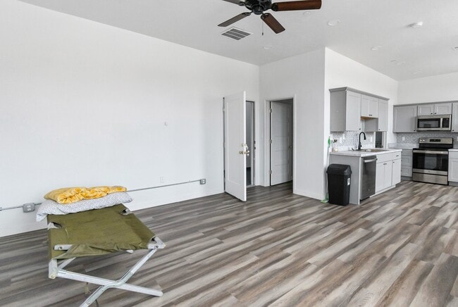 Building Photo - VINTAGE VAULT