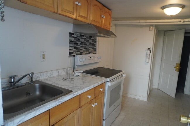 Building Photo - 117 S Bartram Ave
