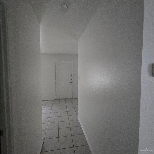 Building Photo - 14 N Alamo St