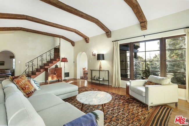 Building Photo - 2071 Escarpa Dr