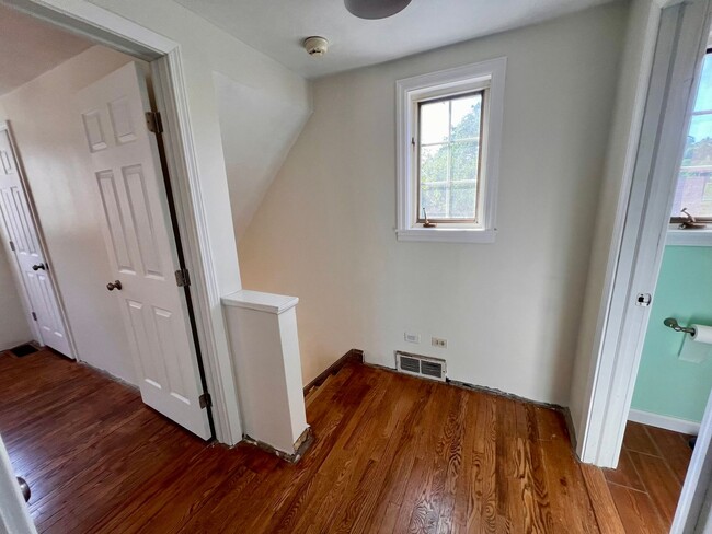 Building Photo - Pittsburgh - 2 Bedroom 1.5 Bathroom - Home...