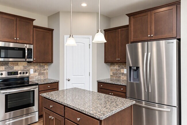 Building Photo - 208 Weeping Willow Dr