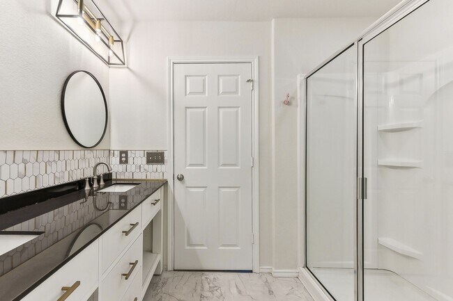 Building Photo - 600 Saturnia Dr