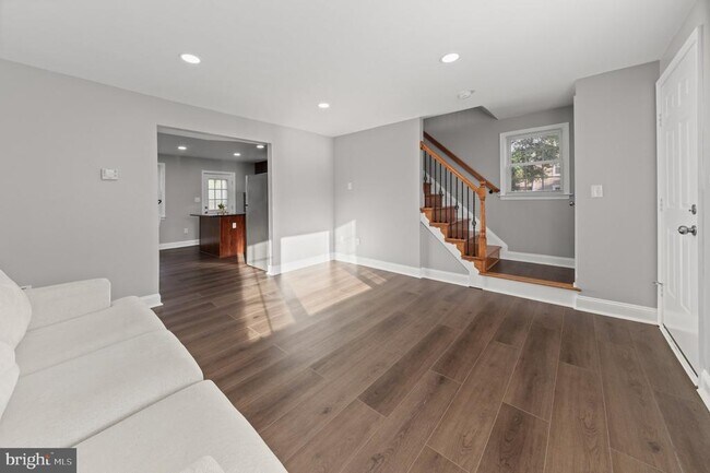 Building Photo - 5922 Cedonia Ave