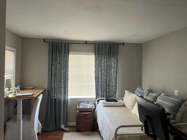 Building Photo - 401 15th Ave