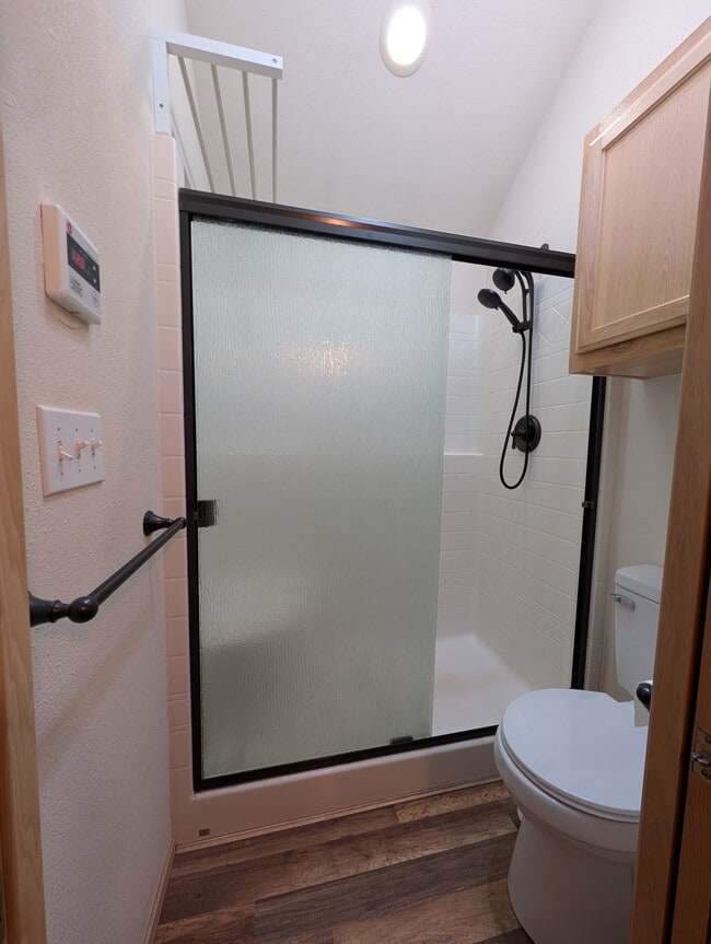 Building Photo - Private 1 bed/1 bath Cabin in gated resort with view of Rainier
