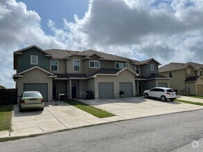 Building Photo - Town home for rent
