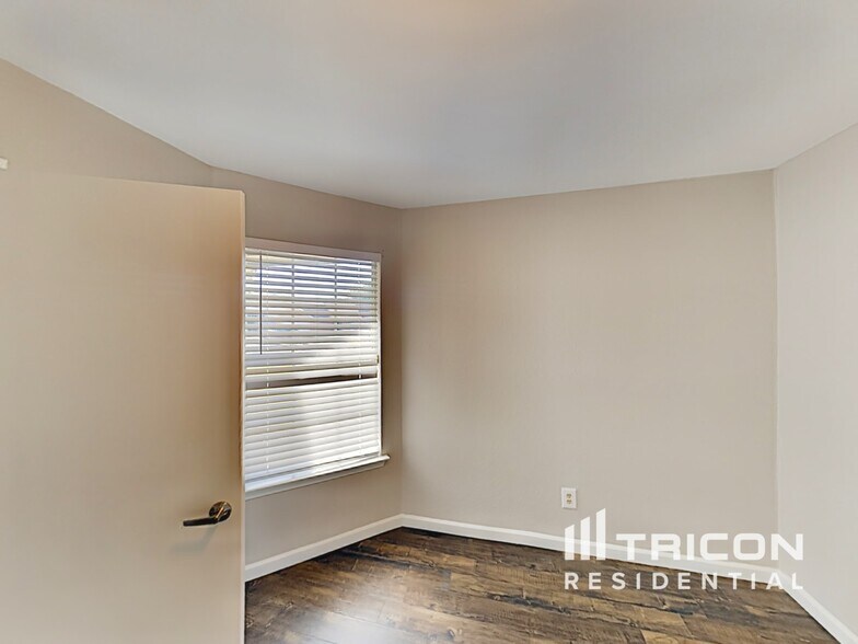 Building Photo - 1423 Ardmore Dr