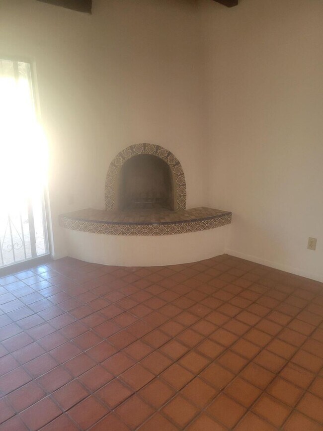 Building Photo - 3 Bed 2.5 Bath Spanish Style Home