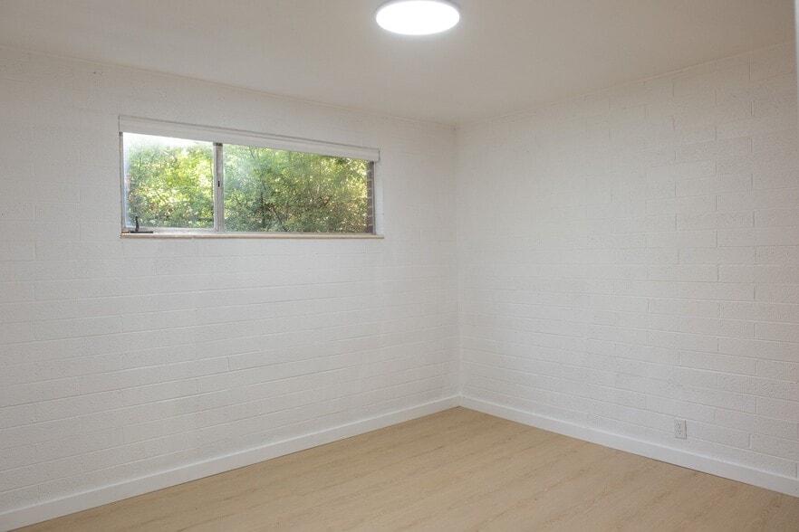 Building Photo - 1024 E 600 S