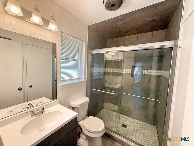 Building Photo - 912 Spring Hill Dr