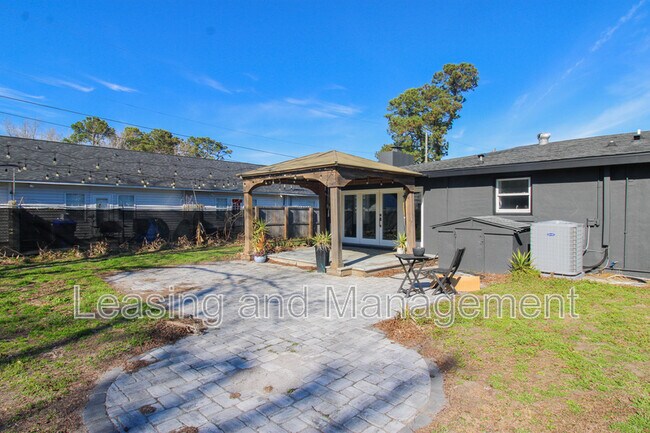 Building Photo - 823 Jordan St