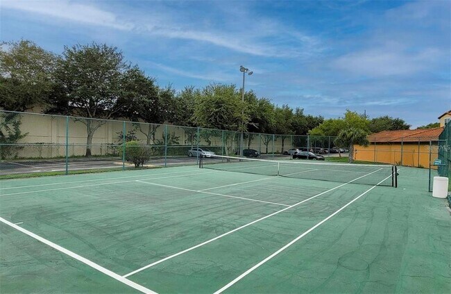 Building Photo - 5471 Vineland Rd