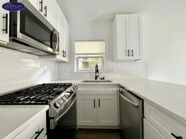 Building Photo - 982 Grant Terrace SE