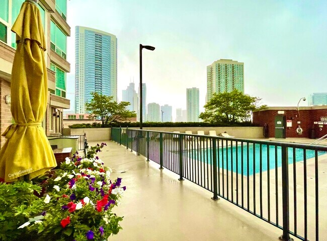 Building Photo - 600 N Kingsbury St