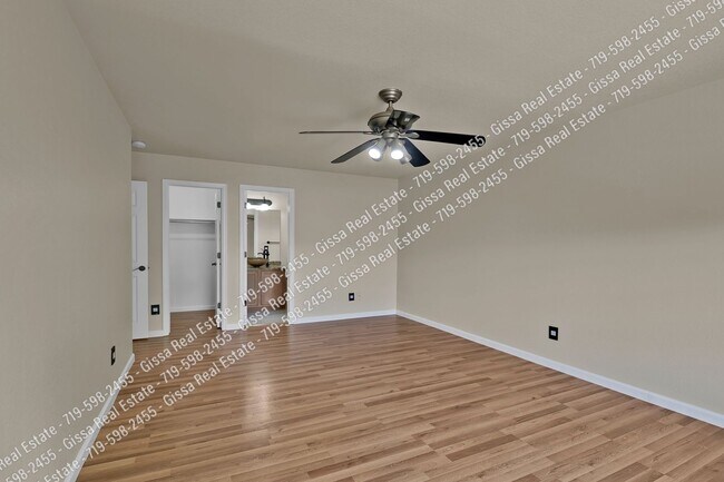 Building Photo - This beautiful 4 bedroom, 3 1/2 bathroom, ...