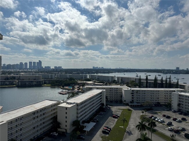 Primary Photo - 18031 Biscayne Blvd