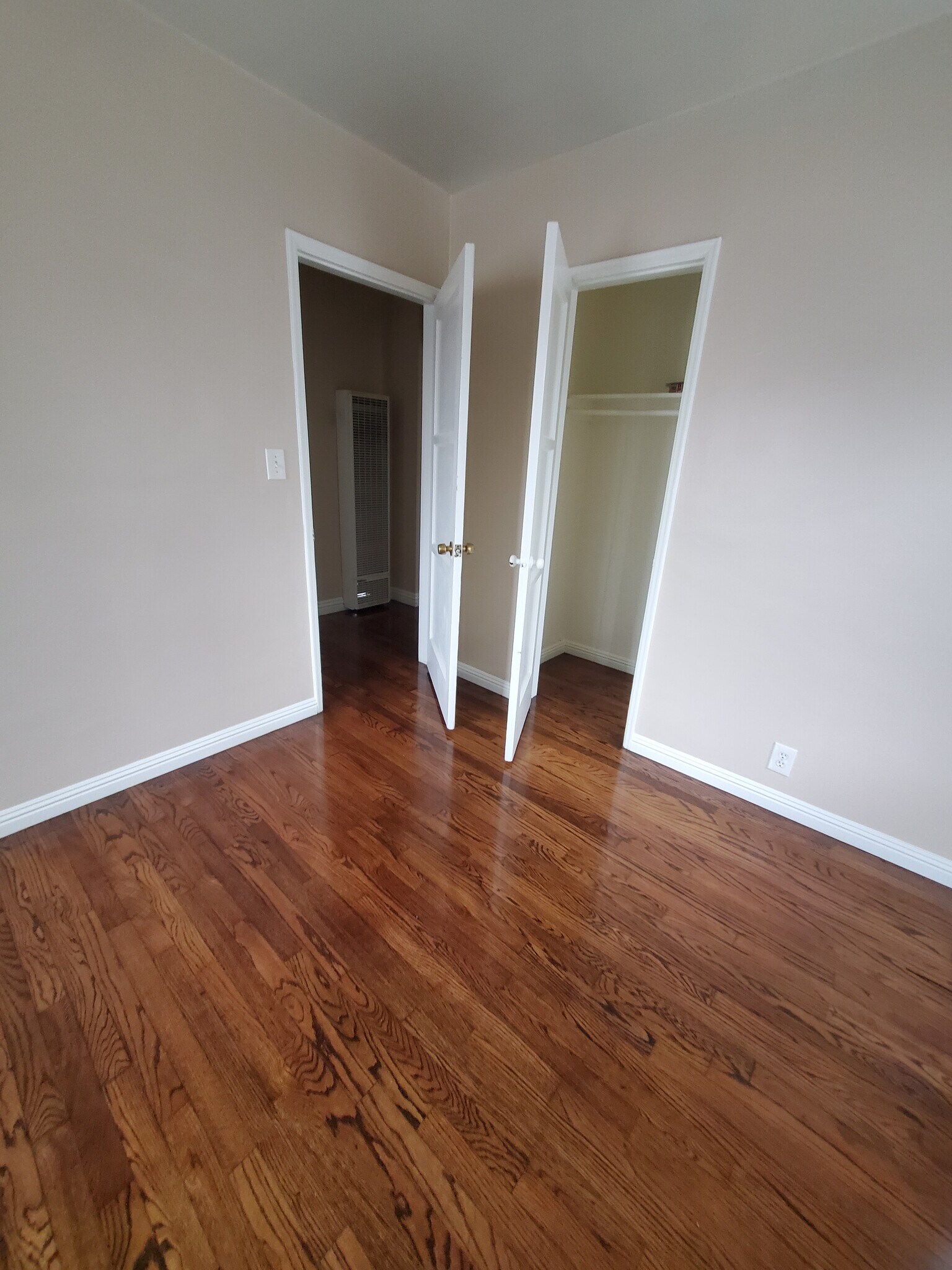 Building Photo - 3526 Farmdale Ave