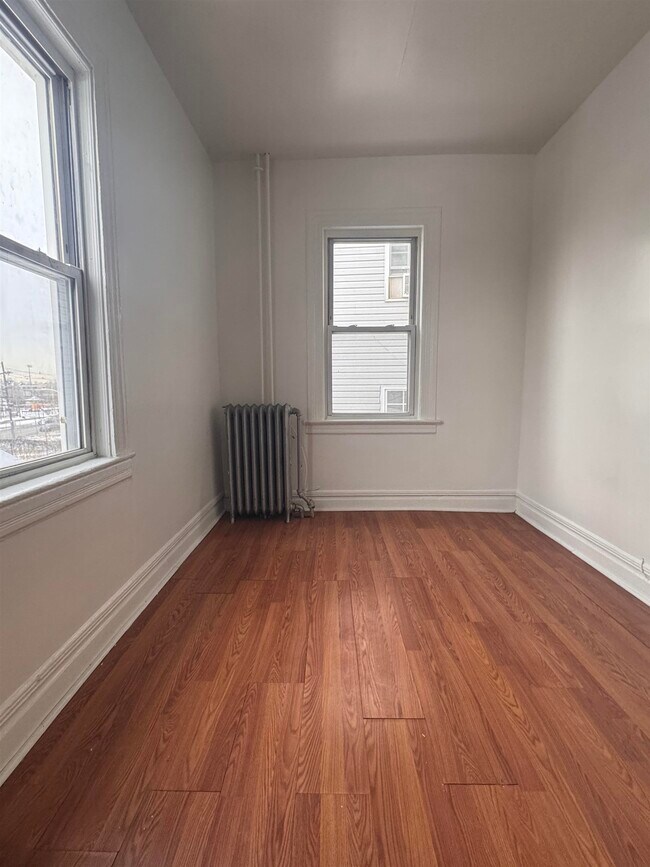 Building Photo - 318 Randolph Ave