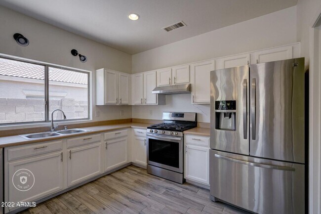 Building Photo - 16848 W Cottonwood St