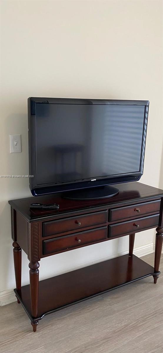 Building Photo - 2425 SW 27th Ave