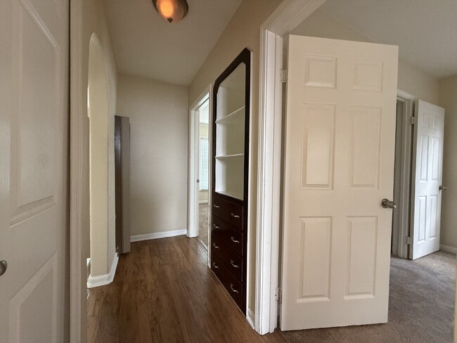 Building Photo - Move-in Ready 2 bed 1 bath home in Sacramento