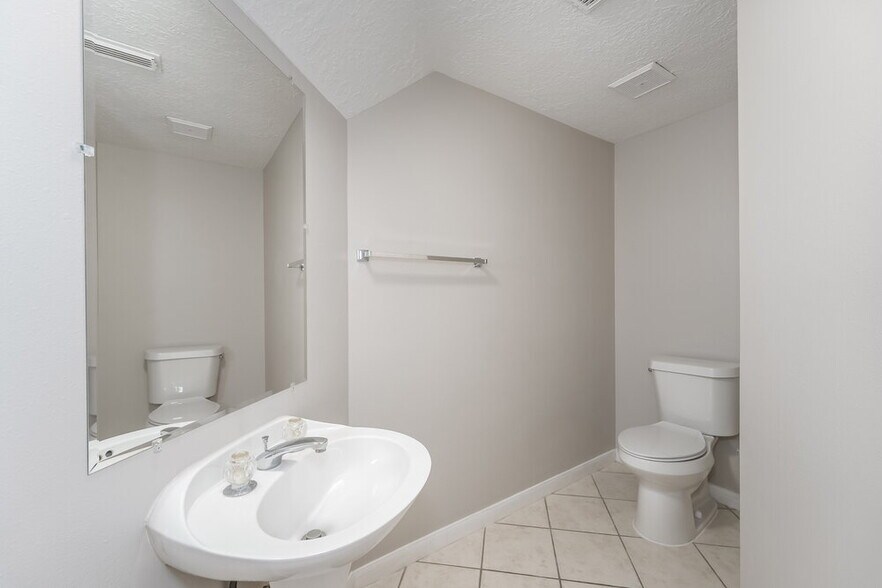 Building Photo - 5822 Cinnamon Creek Cir