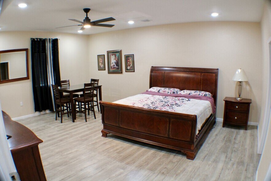 Building Photo - 1141 Katy St