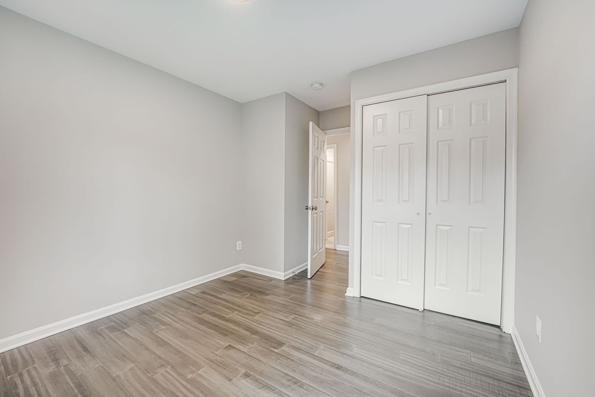 Building Photo - 2815 Lee Oaks Ct
