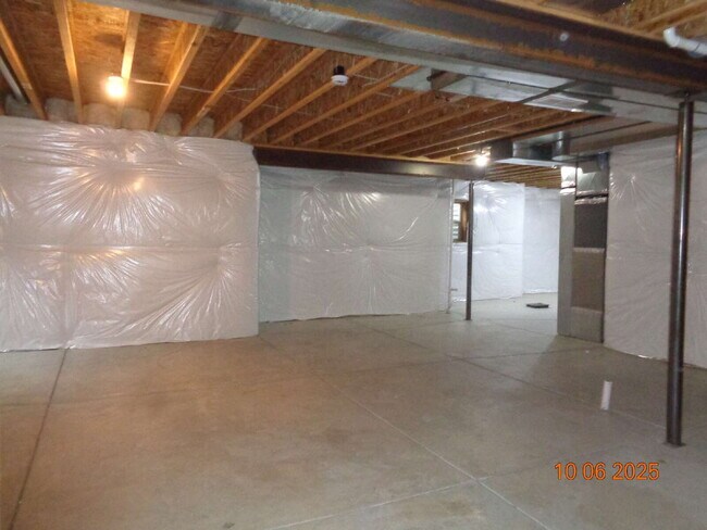 Building Photo - Exclusive community