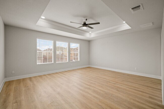 Building Photo - BEAUTIFUL 4 BEDROOM PROPERTY LOCATED IN BU...