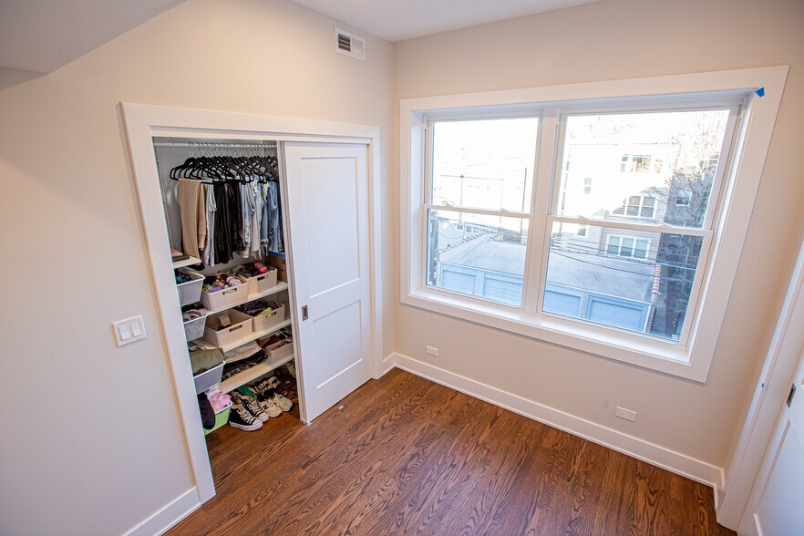 Master (Different Unit) - 6527 N Newgard Ave