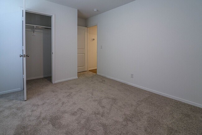 Building Photo - 3126 S 15th Pl