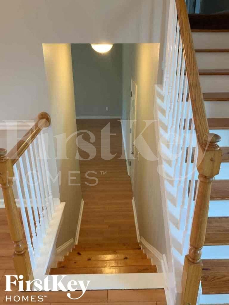 Building Photo - 1253 Waymar Ct SW