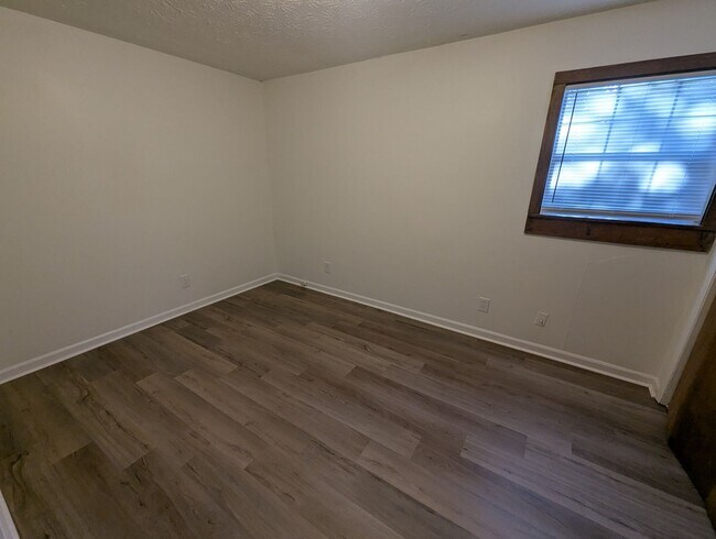 Building Photo - 180 Nicole Cir