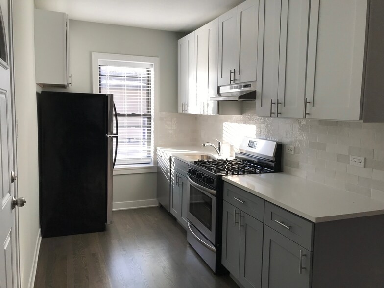 Primary Photo - 1954 W Wilson Ave