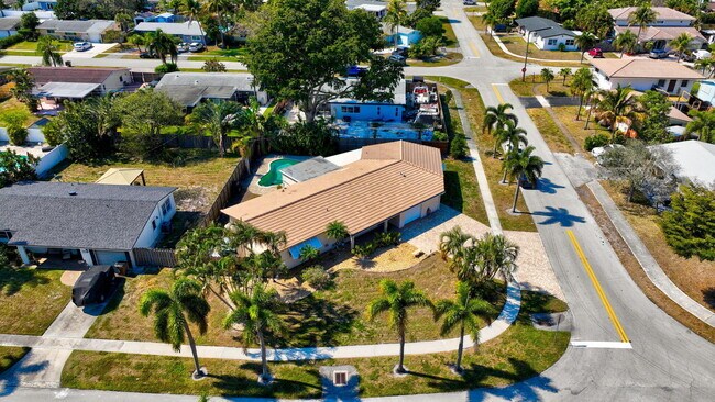 Building Photo - 301 SE 8th Ave