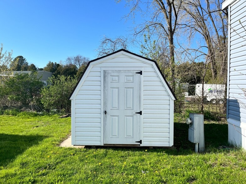 Building Photo - 1432 Iowa Dr