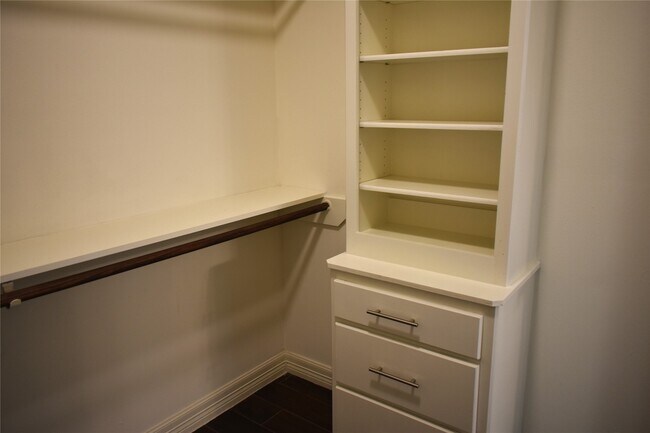 Building Photo - 5302 Fairwick Ct