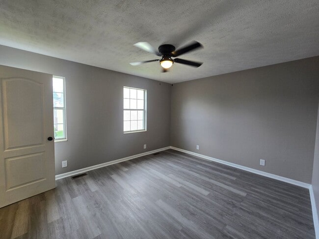 Building Photo - Welcome to Your Stylish New Townhome!