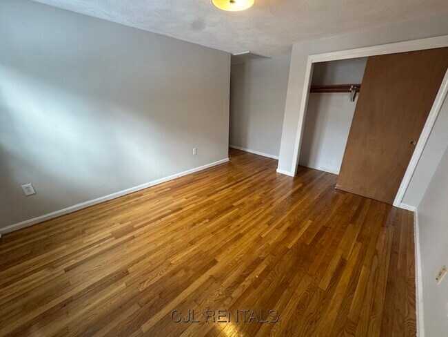 Building Photo - 108 Trimount Ave