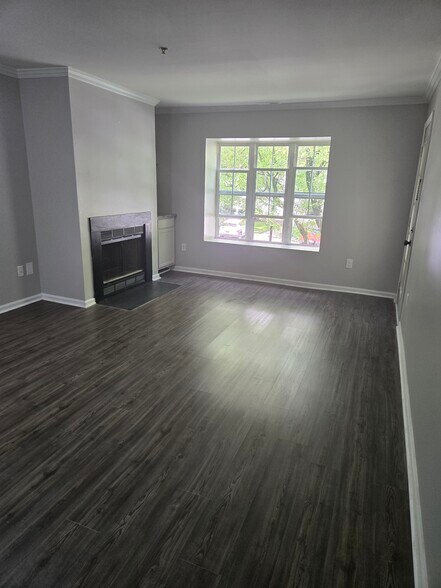 Great natural light - 417 Ashton Ln