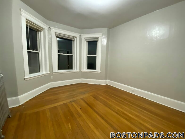 Building Photo - 463 Park Dr