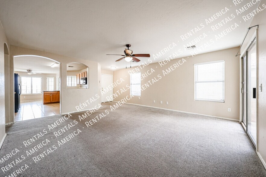 Building Photo - 9202 W MacKenzie Dr