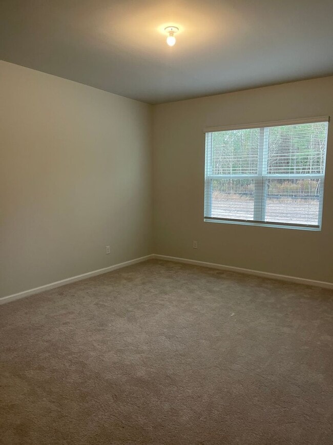 Building Photo - 4 bed 2 bath home in Heartwood!