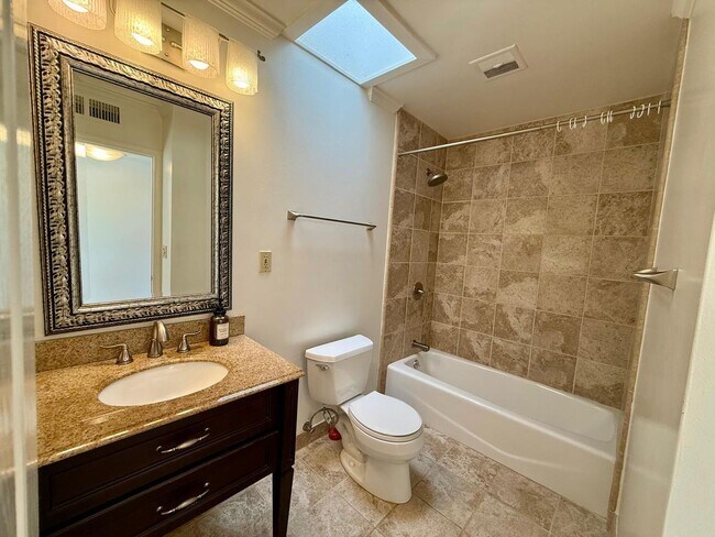 Building Photo - BEAUTIFUL UPPER 3BD/2BA UNIT PLUS BONUS ROOM. TIBURON CONDO. MT.TAM VIEWS!