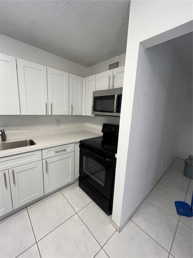Building Photo - 7430 SW 153rd Pl