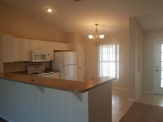 Building Photo - 1043 Cedartree Ave