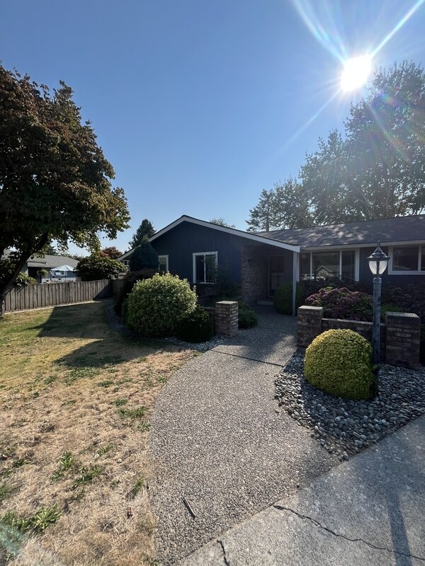 Building Photo - 841 Garden Dr