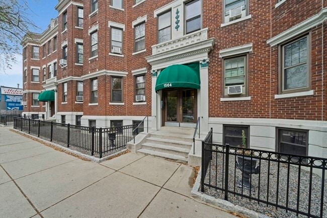 Building Photo - 1564 Commonwealth Ave
